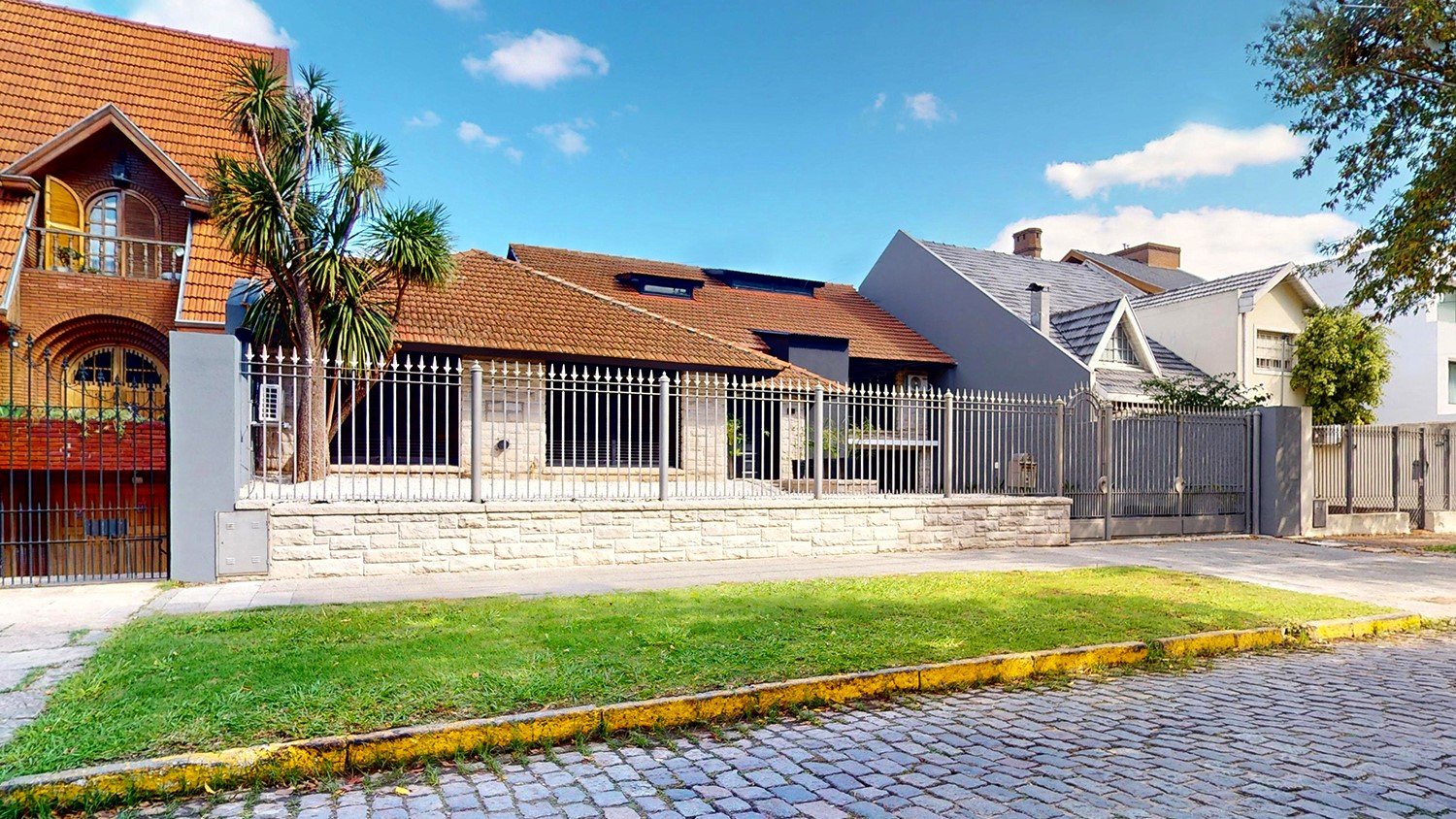 Vista del frente de la residencia